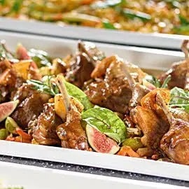 Pardikoiva confit karamelliseeritud meeglasuuriga aedviljadel Pardikoiva confit karamelliseeritud meeglasuuriga aedviljadel